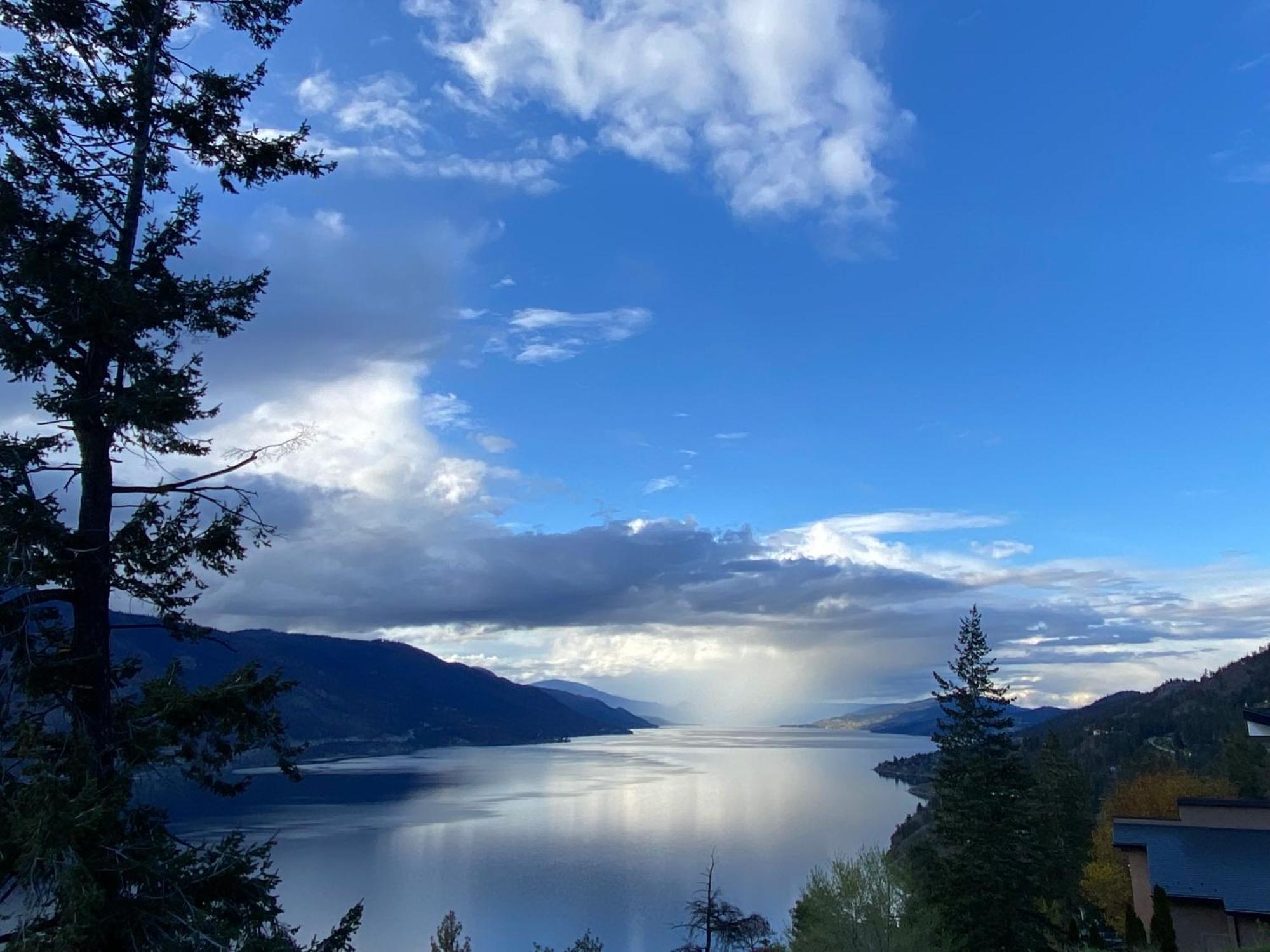 Kelowfornia Lakeview Retreat Kelowna Eksteriør bilde