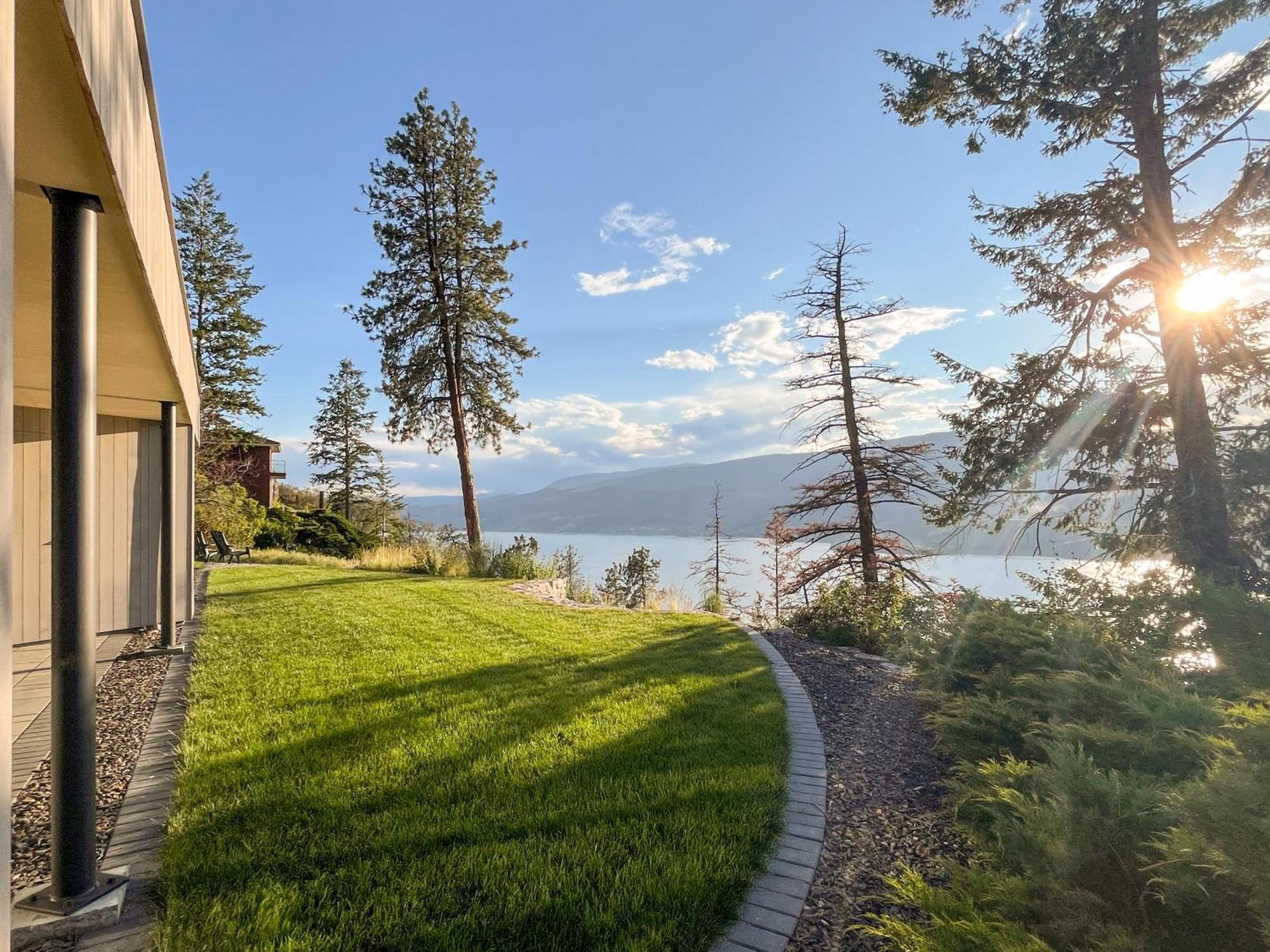 Kelowfornia Lakeview Retreat Kelowna Eksteriør bilde